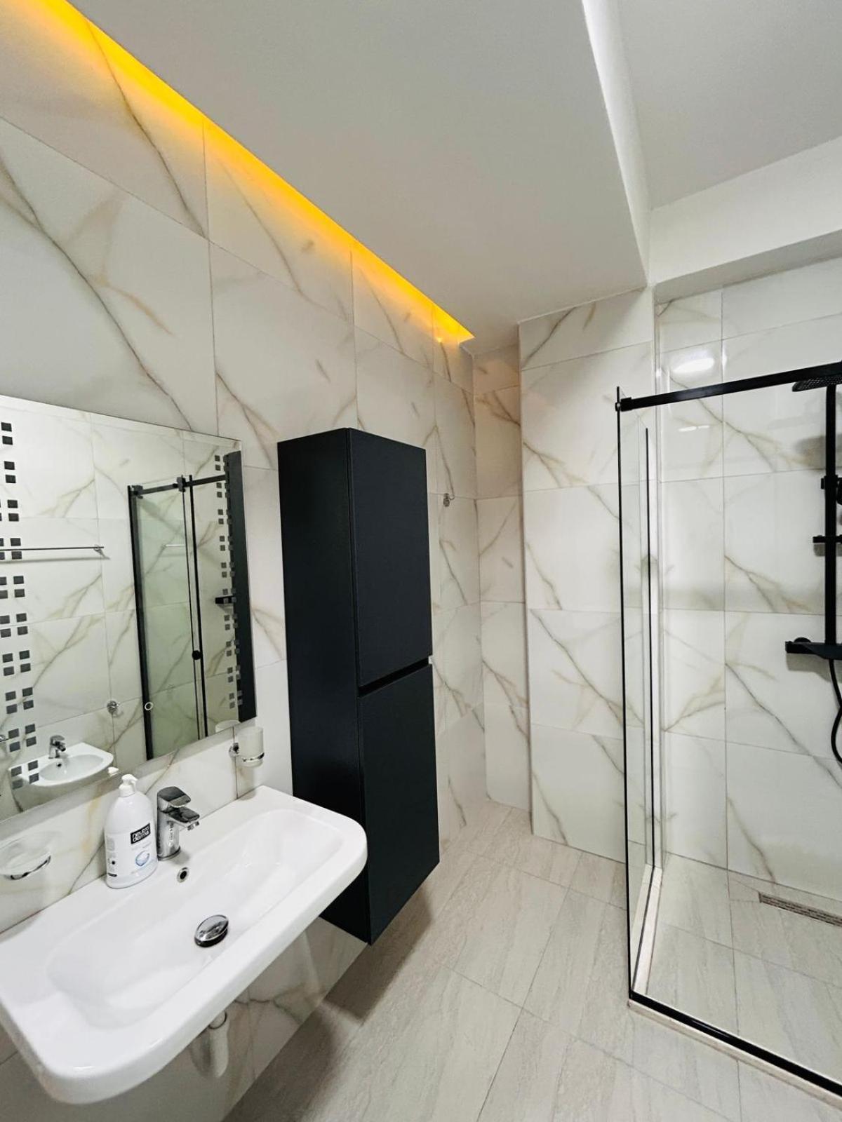 Picasso Apartment Tirana Extérieur photo