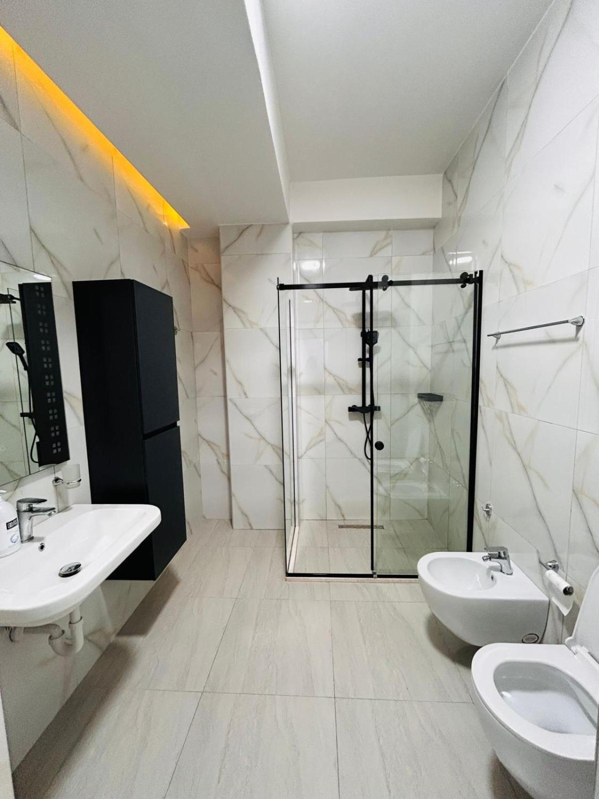 Picasso Apartment Tirana Extérieur photo